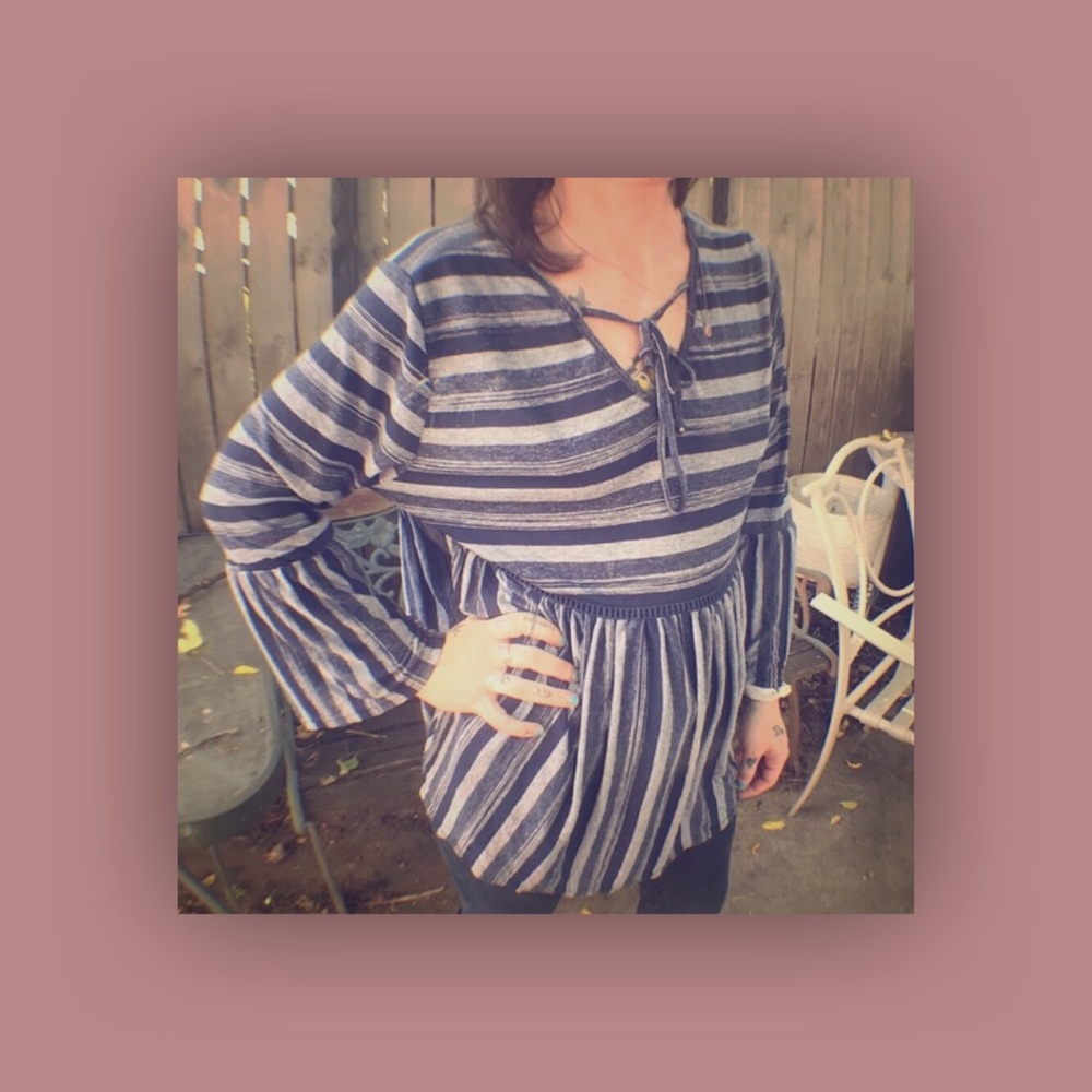 cute top •